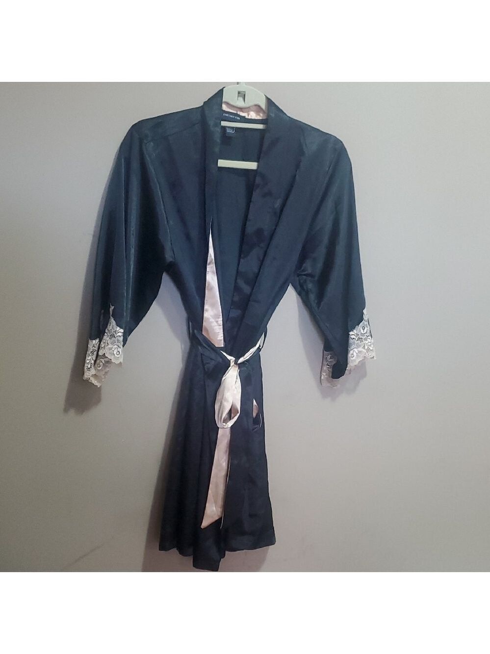 Jones New York Elegant Black Satin Robe with Gold Trim Size S/M